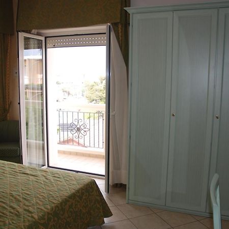 Hotel Residence Veliero Riccione Buitenkant foto