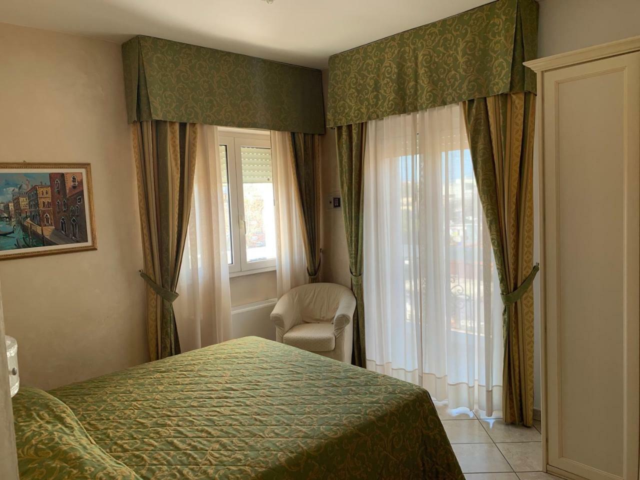 Hotel Residence Veliero Riccione Buitenkant foto